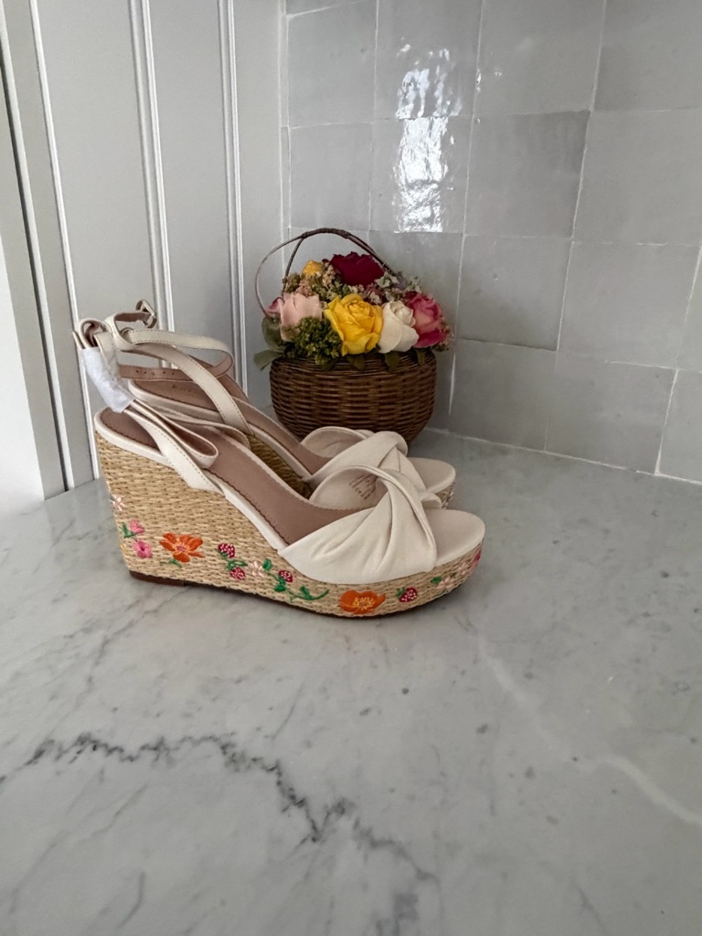kate spade NWT Cream Leather Wedge Sandals with Floral Embroidery
